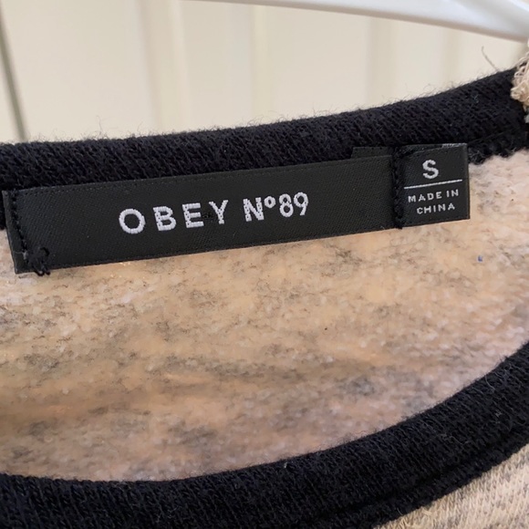 obey crewneck - Picture 3 of 4